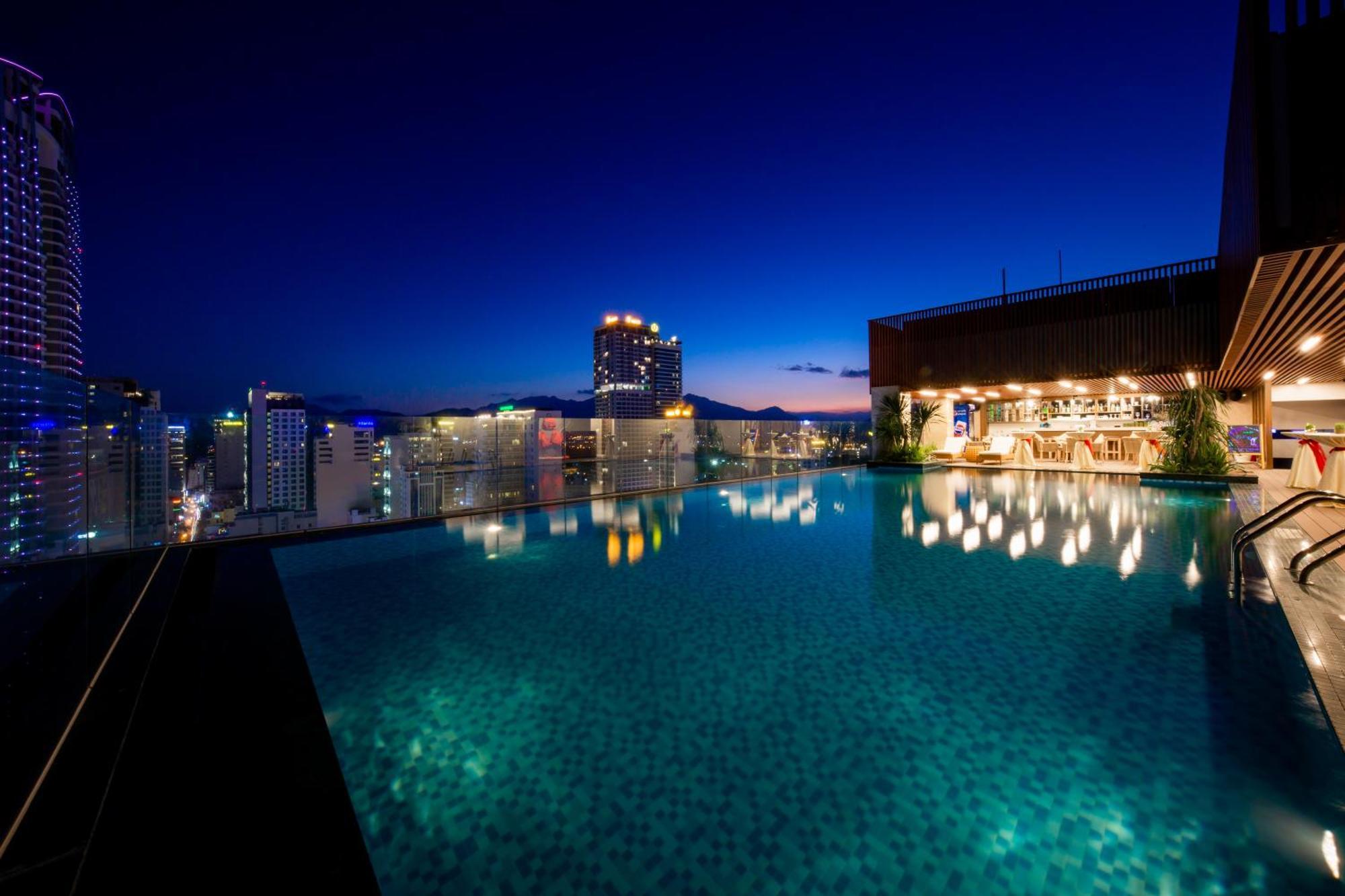 กอนโซลาโฮเต็ล ญาจาง Hotel ภายนอก รูปภาพ